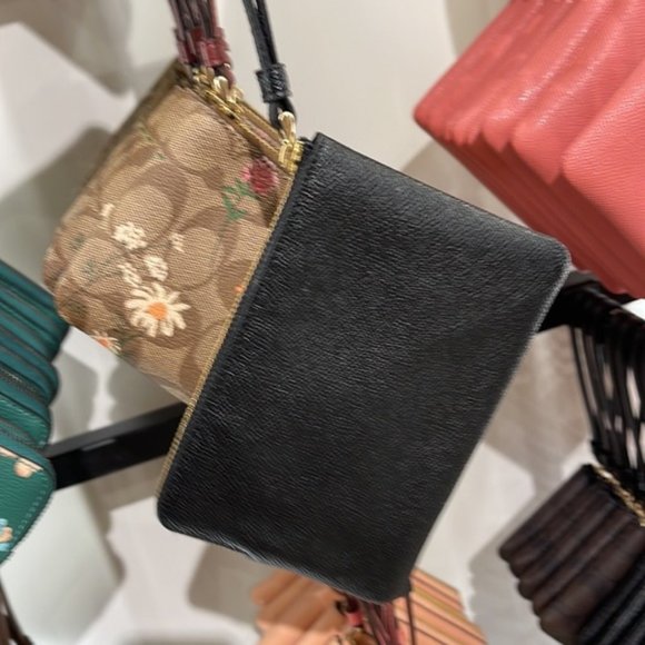 Coach Corner Zip Wristlet Black Leather - Picture 16 of 16